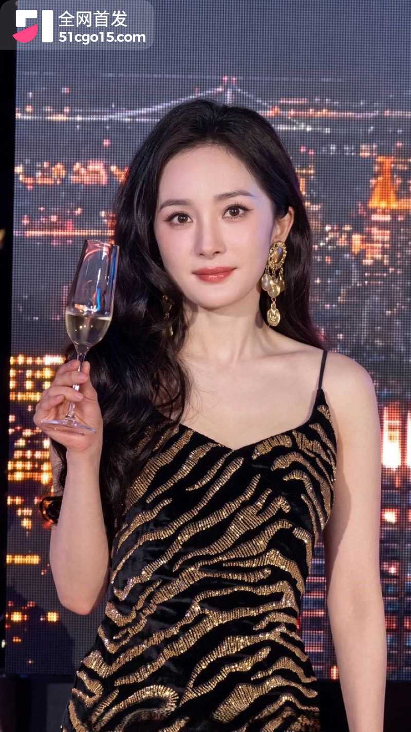 杨幂现身SW思缇韦曼40周年盛典 1