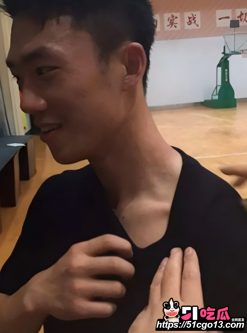 江苏溧阳反诈民警潘宇鑫打飞机视频07