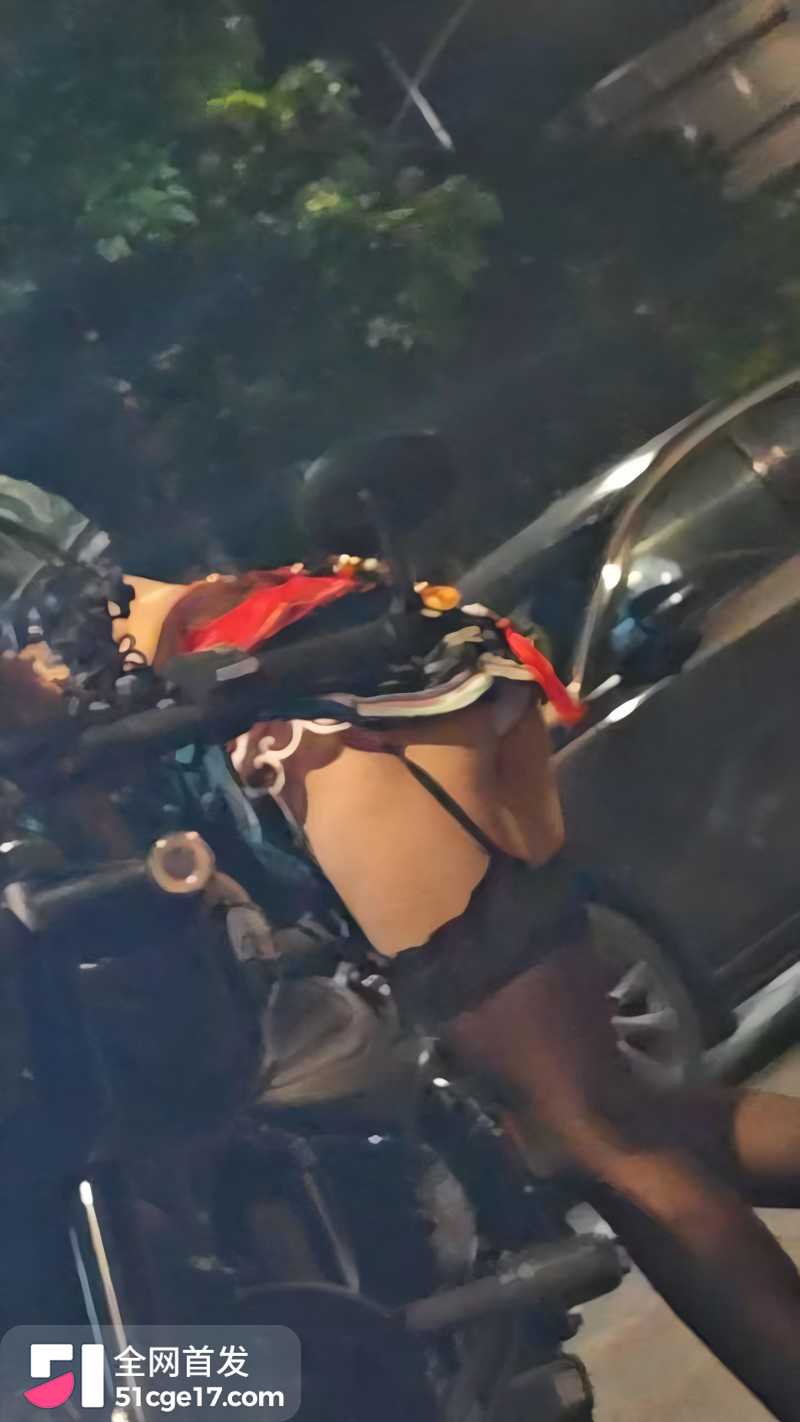 广东东莞站前路小姐姐玩COS卖柠檬茶04