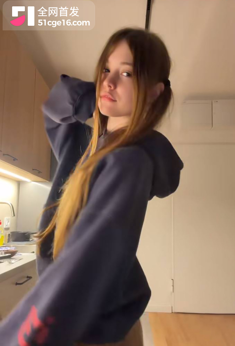俄罗斯白虎嫩妹性爱私拍 1 拷贝