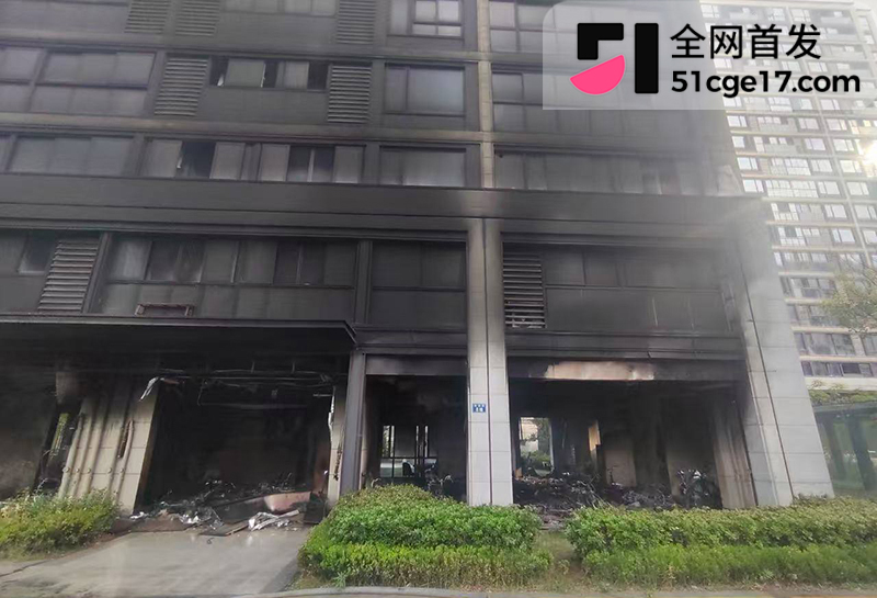 杭州双云里电瓶车着火  10 拷贝