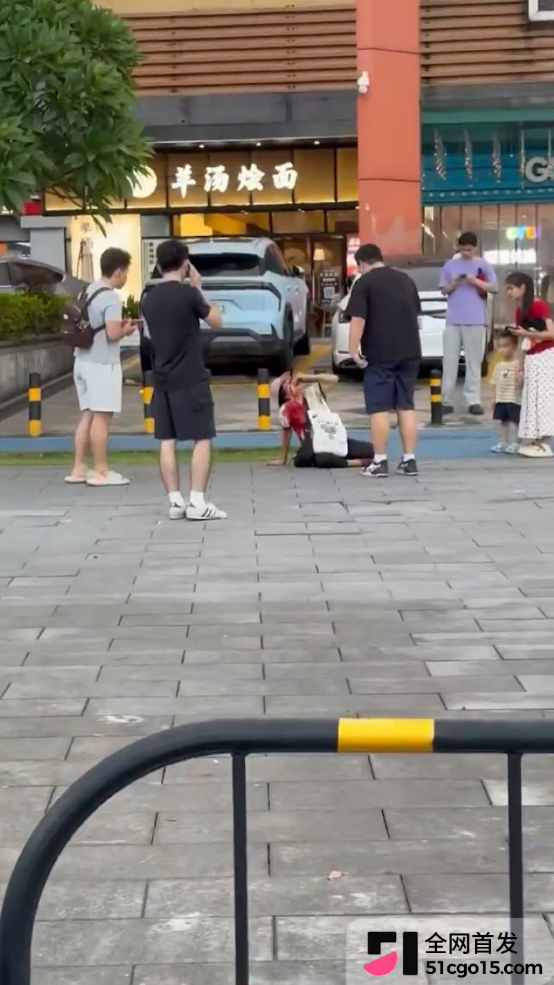 广州大学城GOGO新天地突发持刀伤人 5