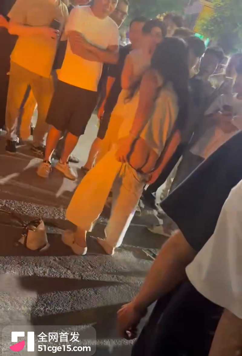 广东河源当街抓奸撕衣服漏点 6 拷贝