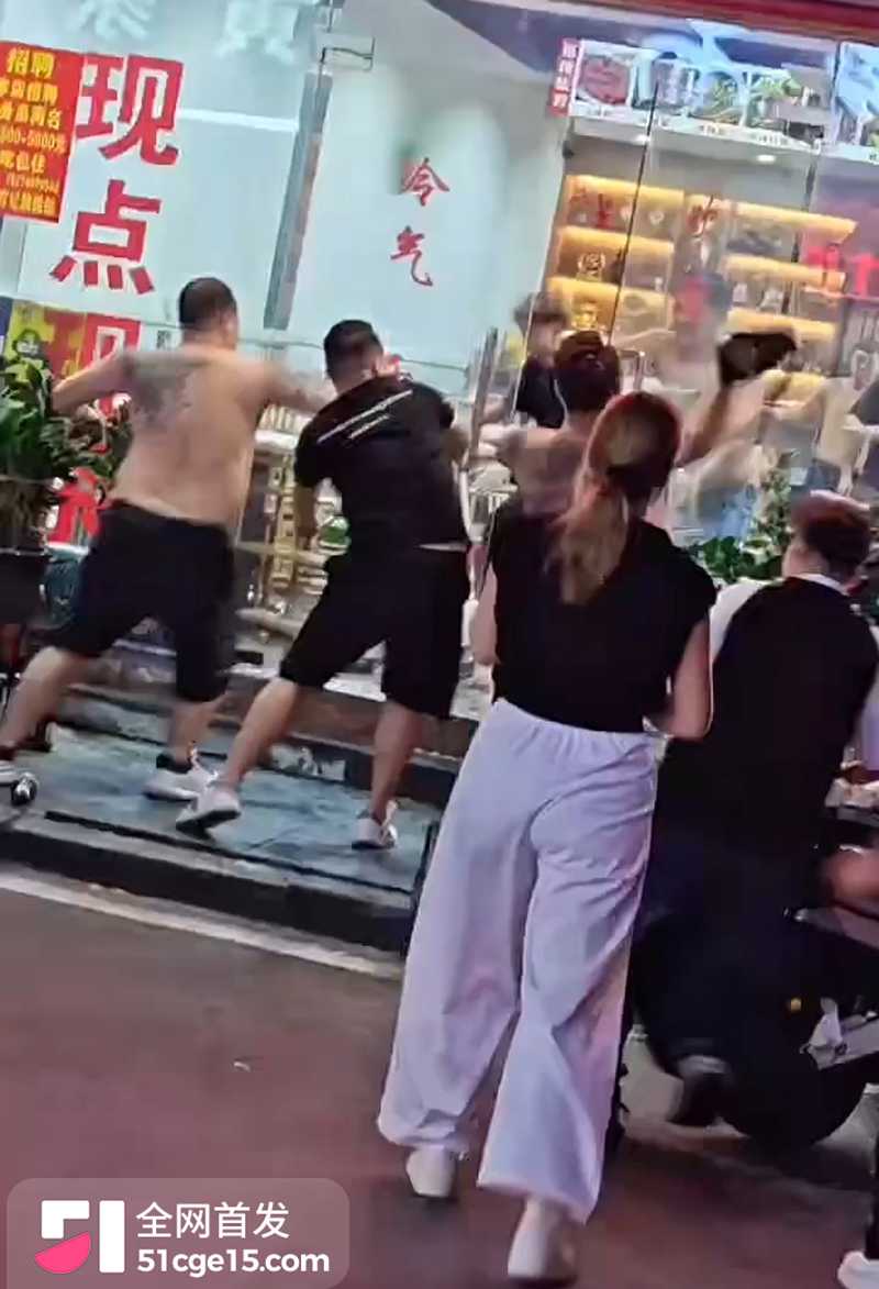 饭店酒后群殴视频流出 2 拷贝