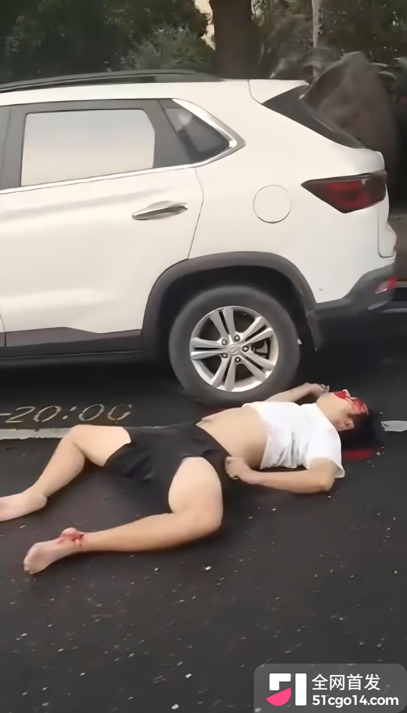 摩托车SUV发生车祸6