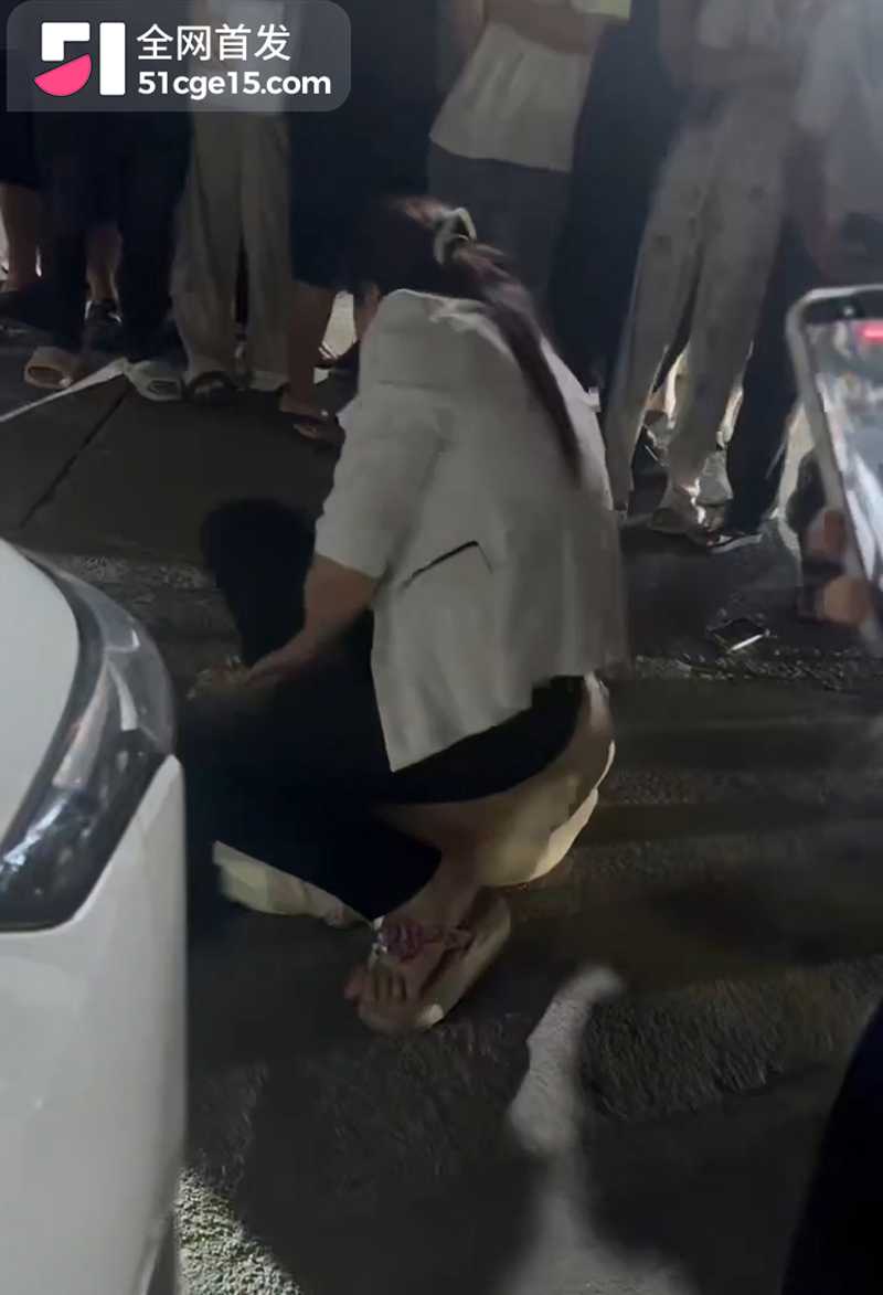 广东河源当街抓奸撕衣服漏点 4 拷贝