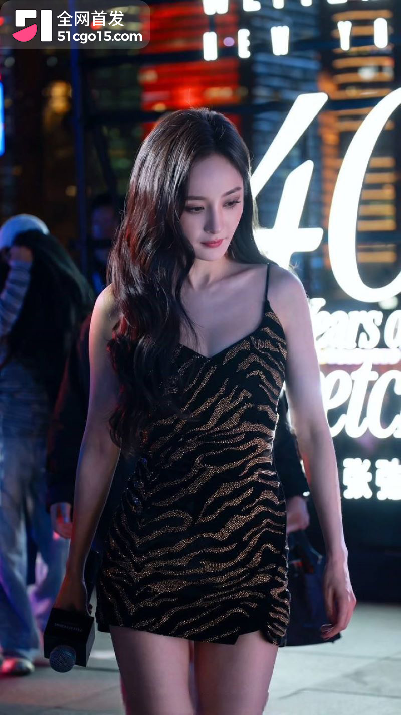 杨幂现身SW思缇韦曼40周年盛典 4