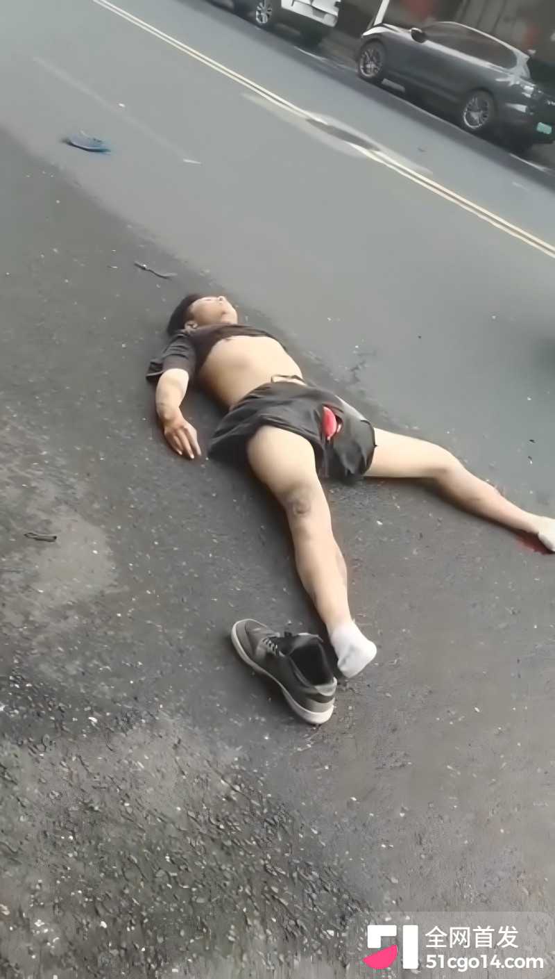 摩托车SUV发生车祸3